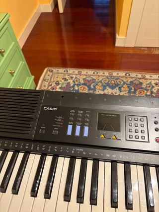 Teclado casio con auriculares