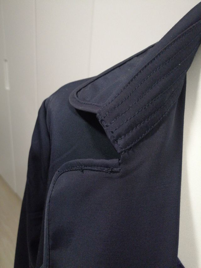 Gabardina chaquetón. Forrada.