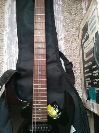 Pack guitarra y amplificador. VENTA EN PERSONA. 