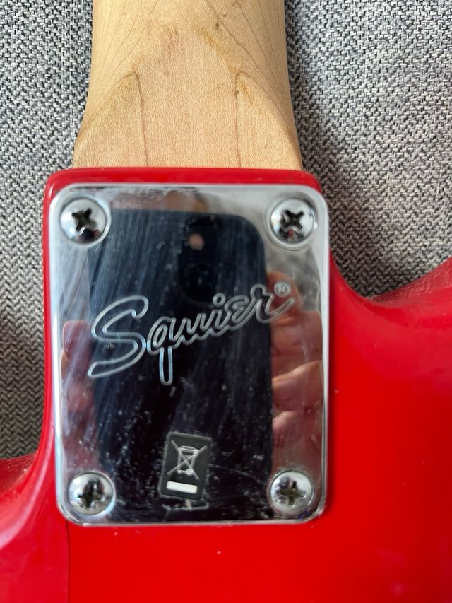 Guitarra electrica squier mini roja