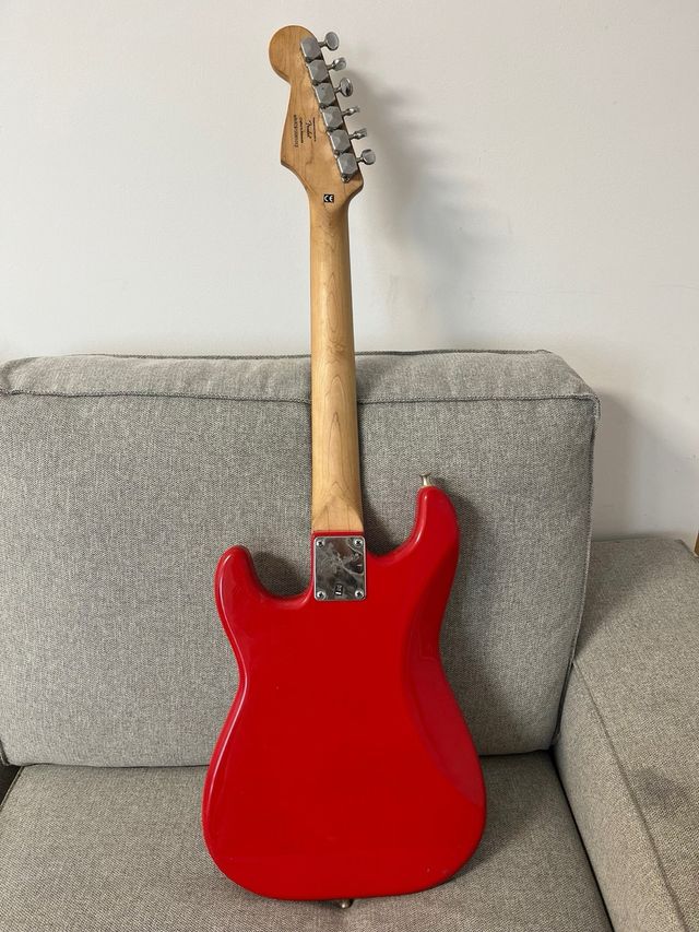 Guitarra electrica squier mini roja