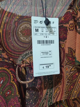 Blusa Stradivarius talla M con volantes