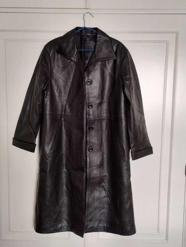 Abrigo de cuero negro sin estrenar