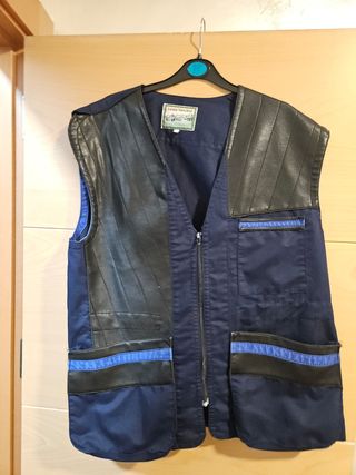 Chaleco de tiro al plato.