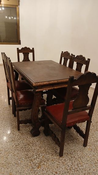 Muebles comedor antiguo.