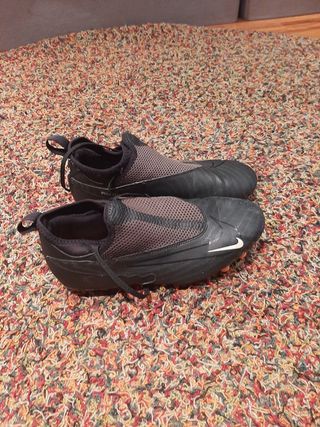 BOTAS DE FUTBOL (2 PARES)