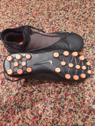 BOTAS DE FUTBOL (2 PARES)