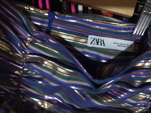 Minifalda satinada fiesta Zara talla M.