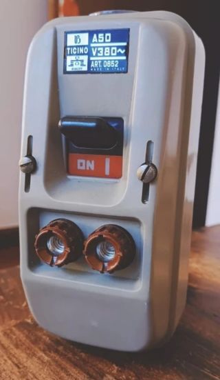 Interruptor industrial antiguo