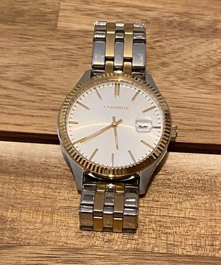 Reloj con cara blanca