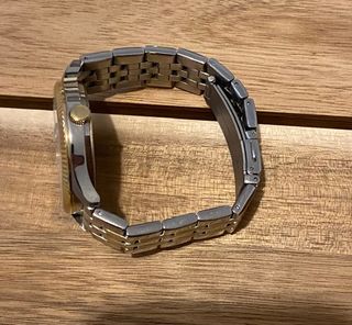 Reloj con cara blanca