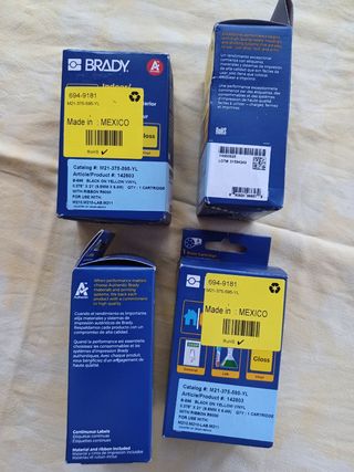 Etiquetas de vinilo Brady para interior y exterior