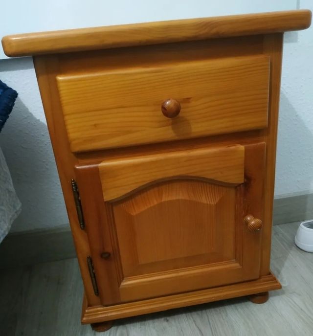 Dormitorio(cabecero+mesita+baúl)