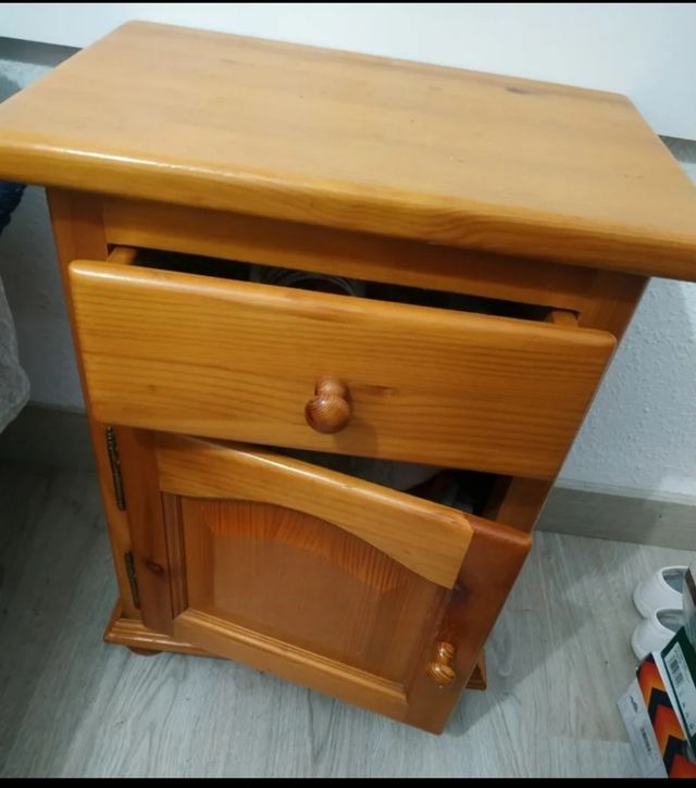 Dormitorio(cabecero+mesita+baúl)