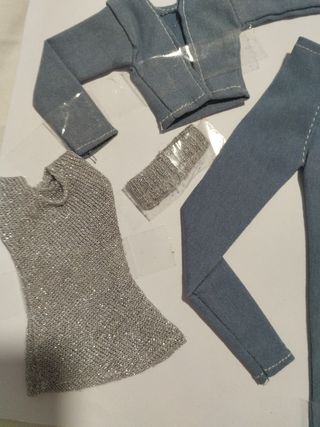 Ropa para muñecas tipo Barbie 