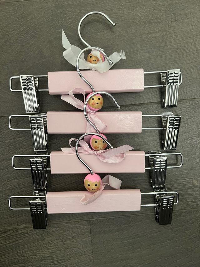 Set de 19 perchas infantiles