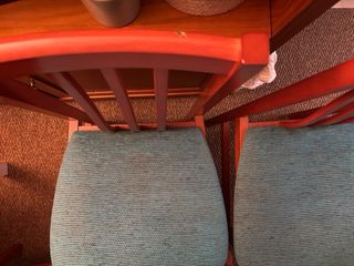 Mesa extensible y 4 sillas de madera macizas