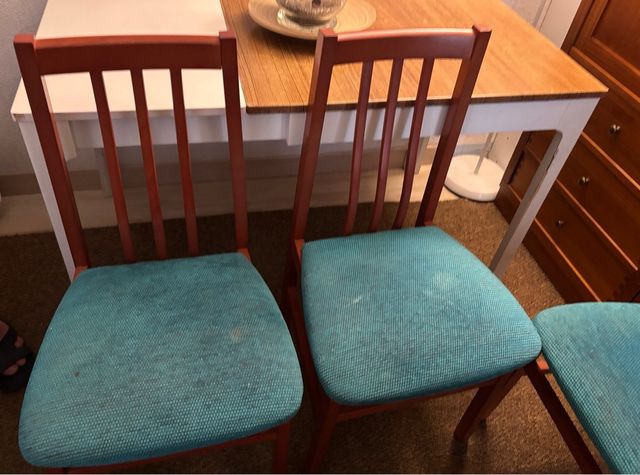 4 sillas de madera maciza