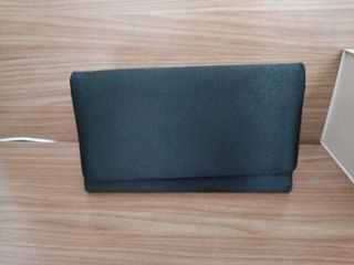 Bolso fiesta  de mano negro.