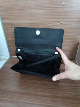Bolso fiesta  de mano negro.