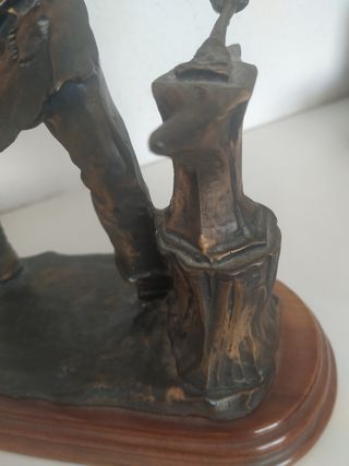 Forjador de bronce.
