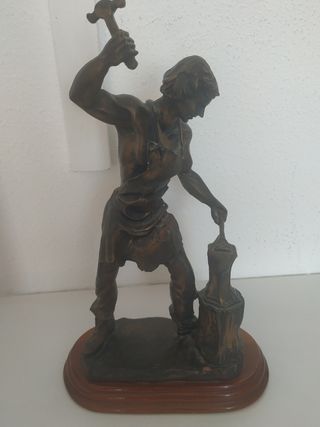 Forjador de bronce.