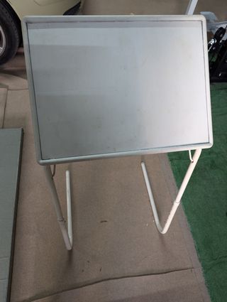 Mesa auxiliar plegable