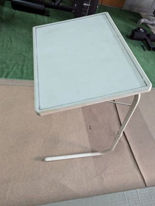 Mesa auxiliar plegable