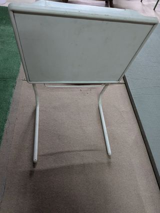 Mesa auxiliar plegable