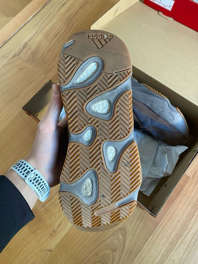 Yeezy 700 mauve