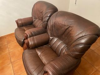 Se vende sofa y dos sillones.