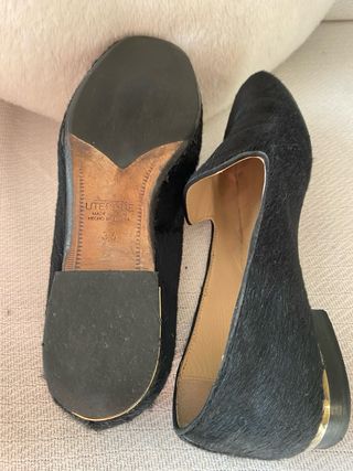 Zapatos negros de pelo y piel Uterque