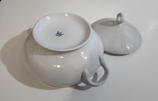 Sopera de porcelana blanca