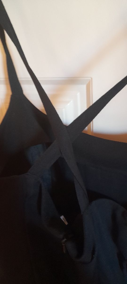 Vestido largo negro, bordado tipo mantón