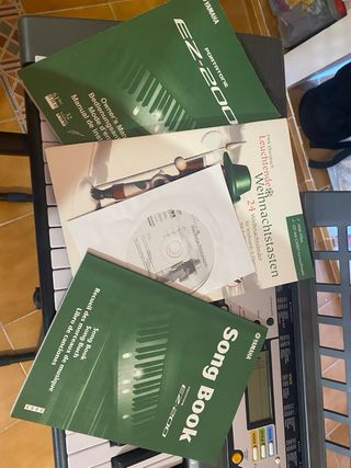 Teclado Yamaha EZ200