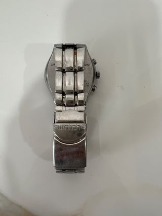 Reloj Swatch plateado