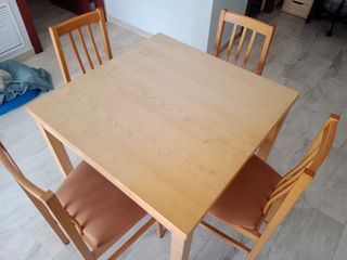 Mesa de comedor extensible Ikea.
