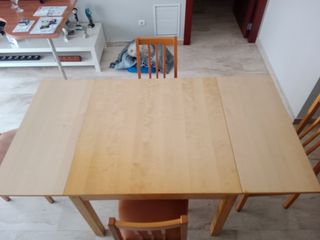 Mesa de comedor extensible Ikea.
