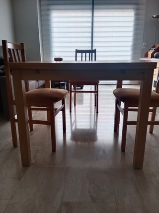 Mesa de comedor extensible Ikea.
