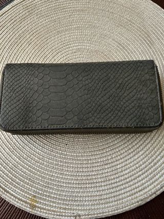 Monedero en piel Desigual