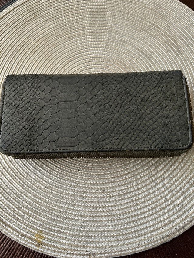 Monedero en piel Desigual