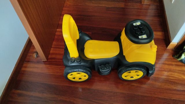 Triciclo, correpasillos en perfecto estado 