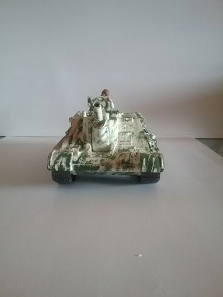 Maqueta de Tamiya SU-122 escala 1:35