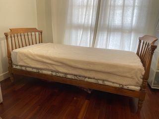 Camas madera desmontables, somier incluido.