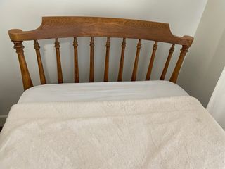 Camas madera desmontables, somier incluido.