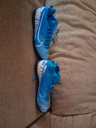 Botas de fútbol Nike con pocos usos