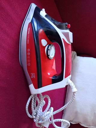 Plancha a vapor 2600 w .