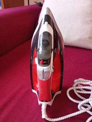 Plancha a vapor 2600 w .