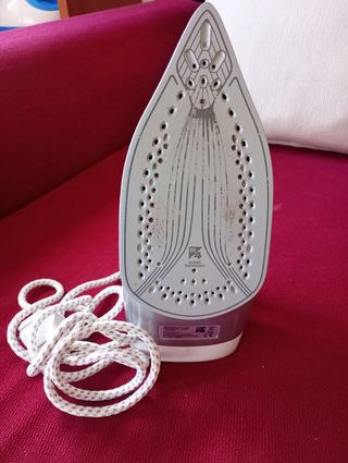 Plancha a vapor 2600 w .