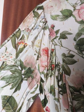 Blusa Zara talla M, estampado flor,sin estrenar.
